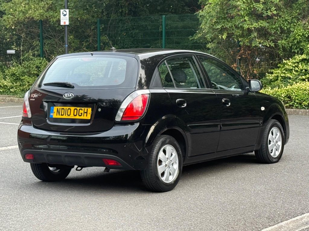 Kia Rio 1.4 Strike 5dr — photo 8 of 42
