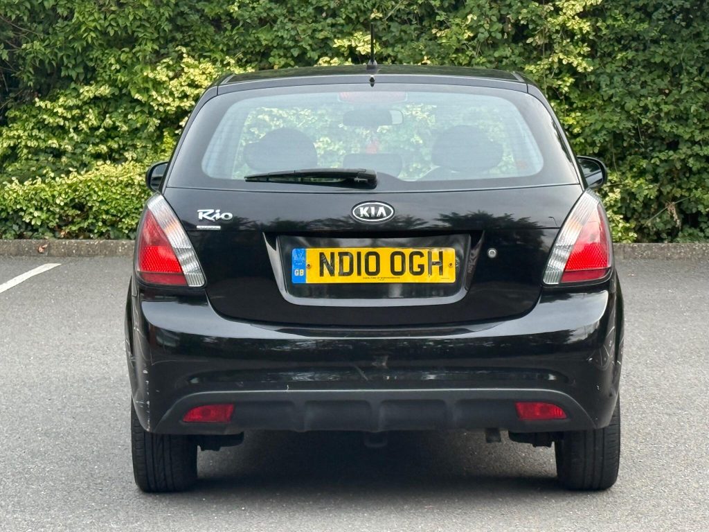 Kia Rio 1.4 Strike 5dr — photo 10 of 42