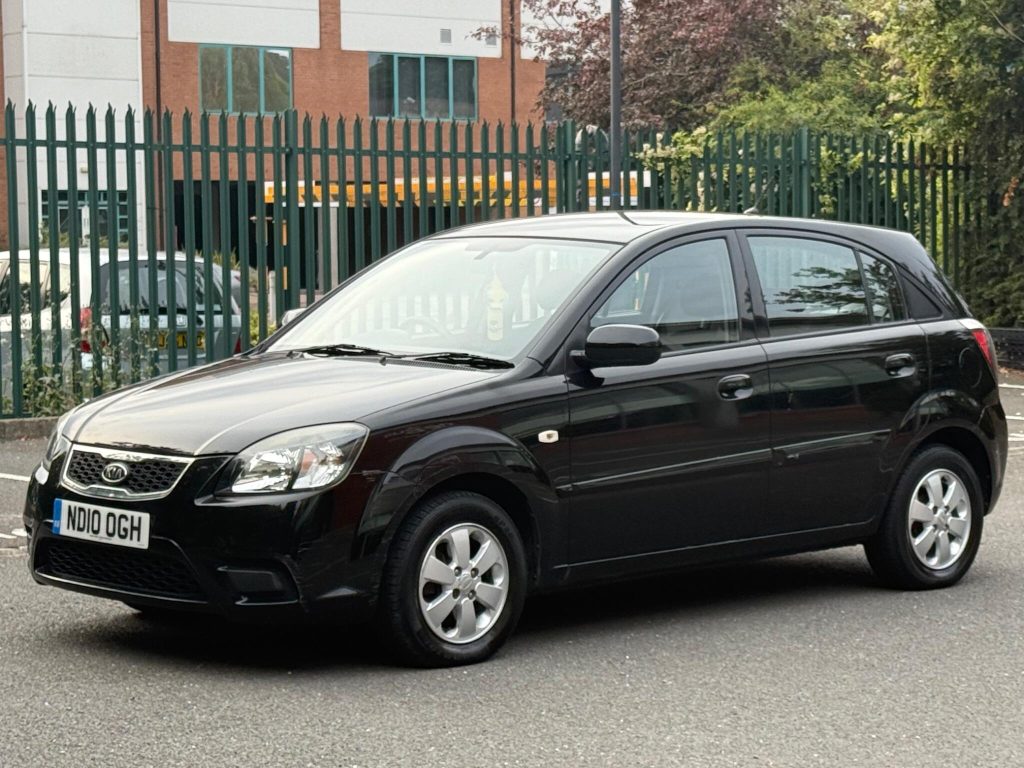 Kia Rio 1.4 Strike 5dr — photo 13 of 42