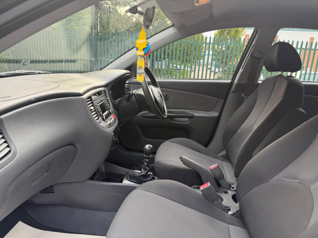 Kia Rio 1.4 Strike 5dr — photo 19 of 42