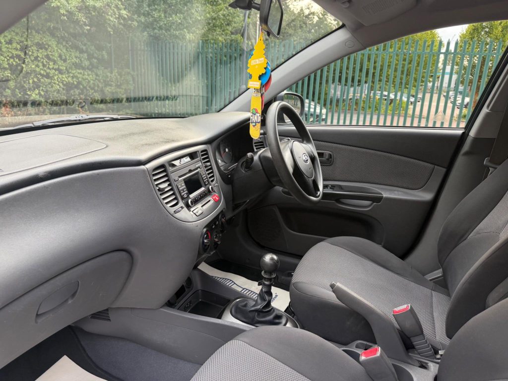 Kia Rio 1.4 Strike 5dr — photo 20 of 42