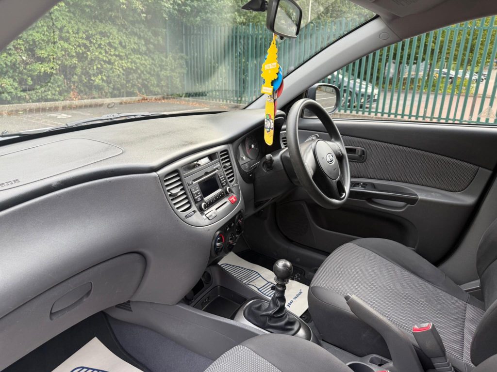 Kia Rio 1.4 Strike 5dr — photo 21 of 42