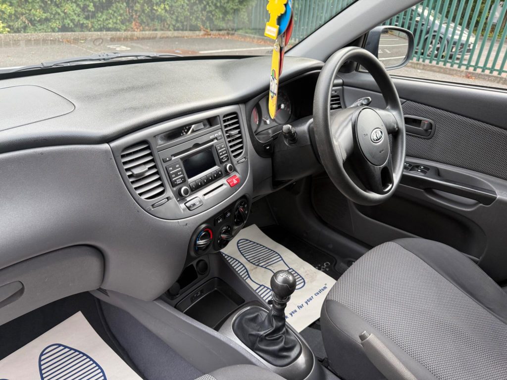 Kia Rio 1.4 Strike 5dr — photo 23 of 42