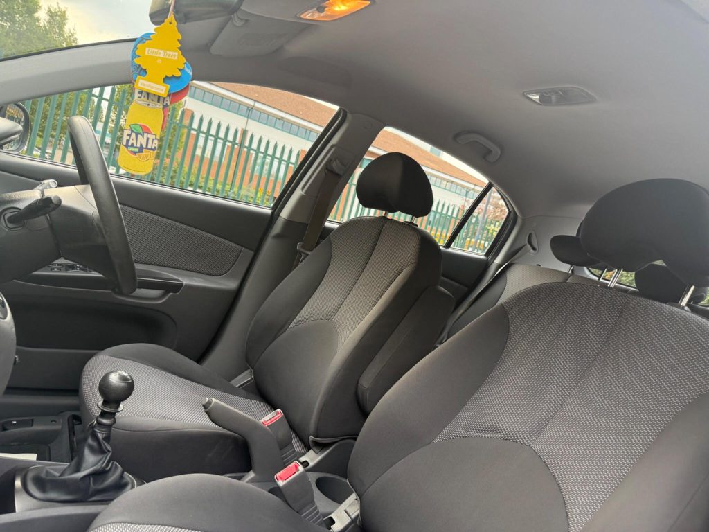 Kia Rio 1.4 Strike 5dr — photo 25 of 42