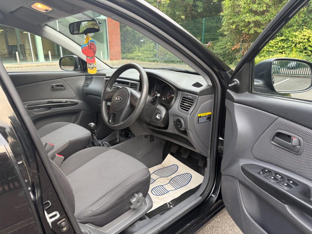 Kia Rio 1.4 Strike 5dr — photo 26 of 42