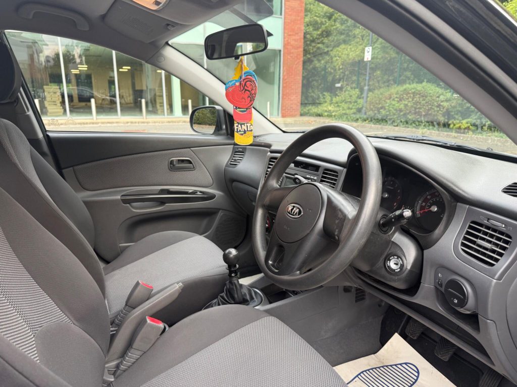 Kia Rio 1.4 Strike 5dr — photo 30 of 42