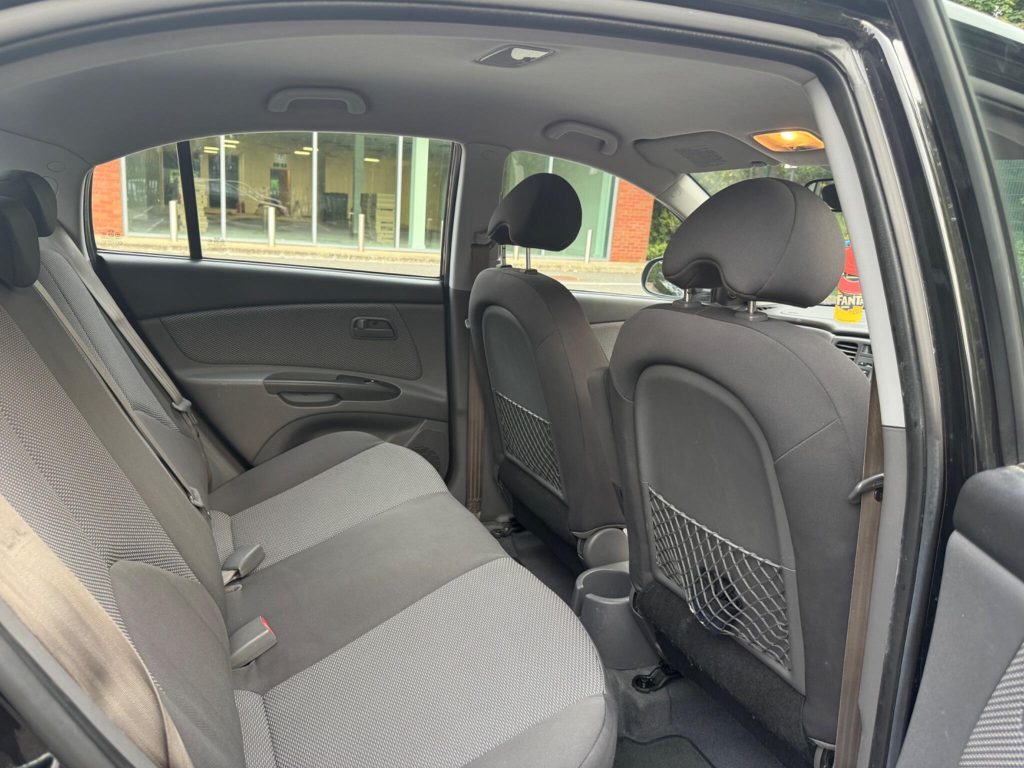 Kia Rio 1.4 Strike 5dr — photo 33 of 42