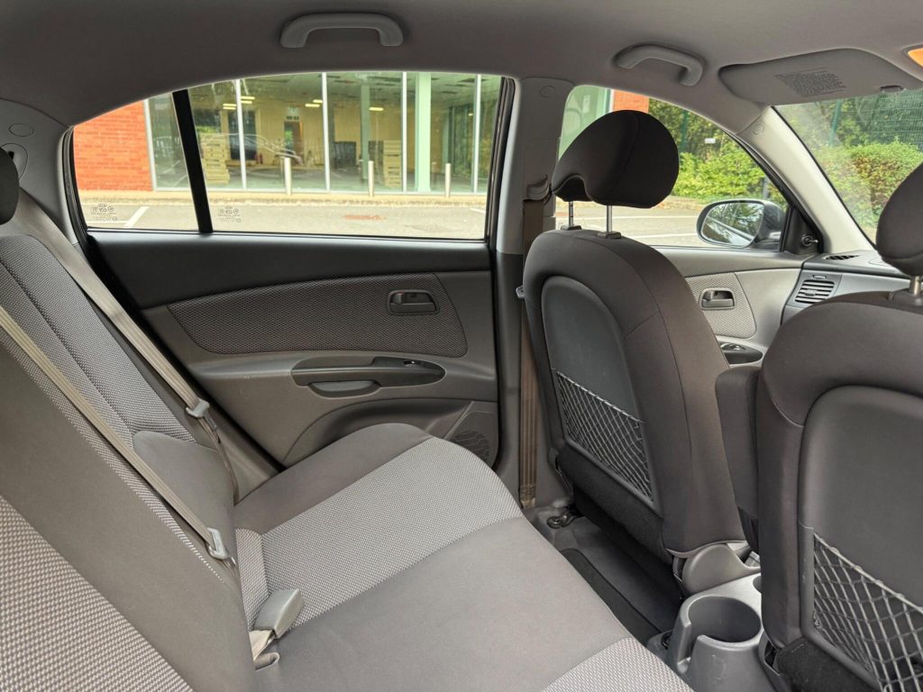 Kia Rio 1.4 Strike 5dr — photo 35 of 42
