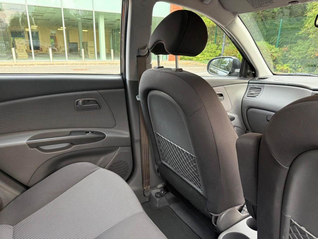 Kia Rio 1.4 Strike 5dr — photo 36 of 42