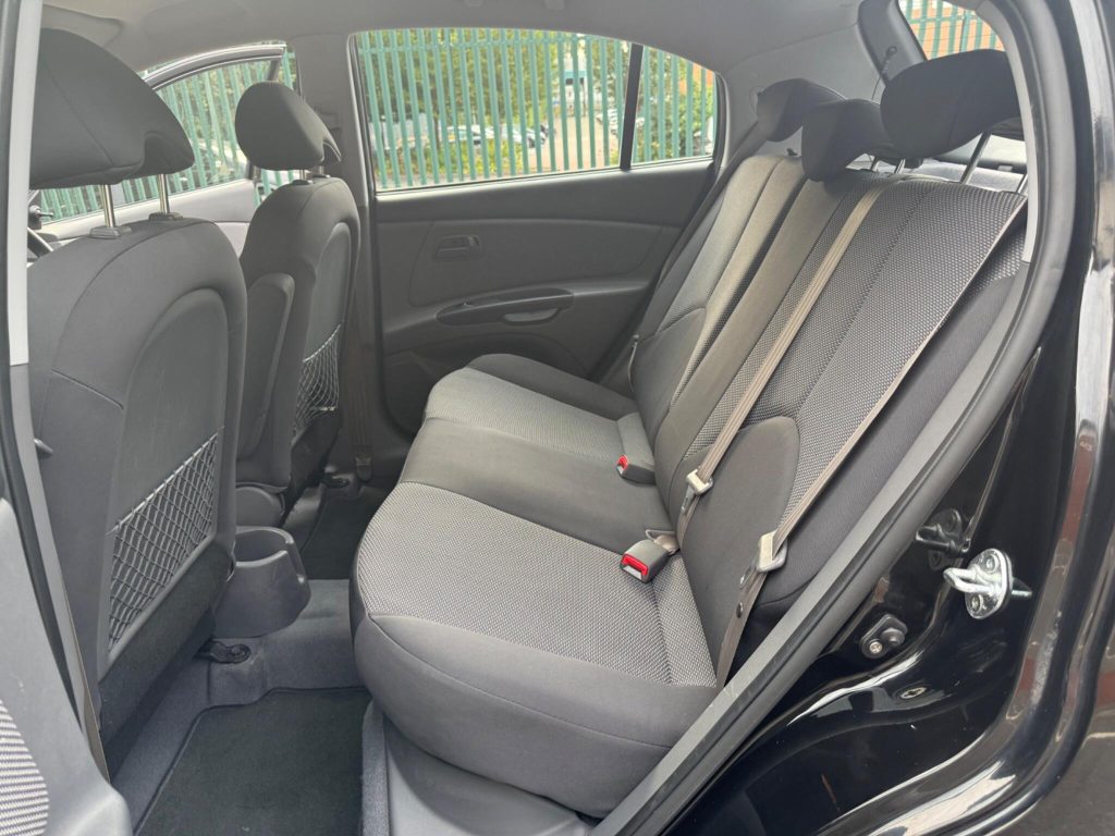 Kia Rio 1.4 Strike 5dr — photo 38 of 42