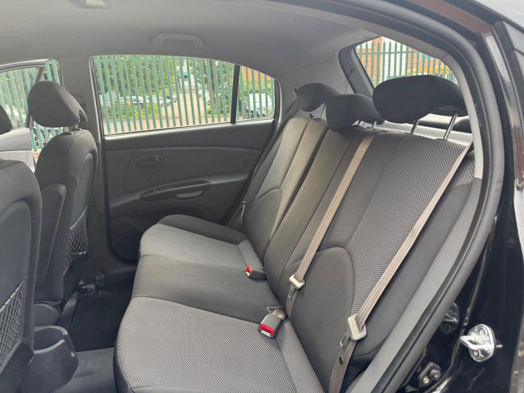 Kia Rio 1.4 Strike 5dr — photo 39 of 42