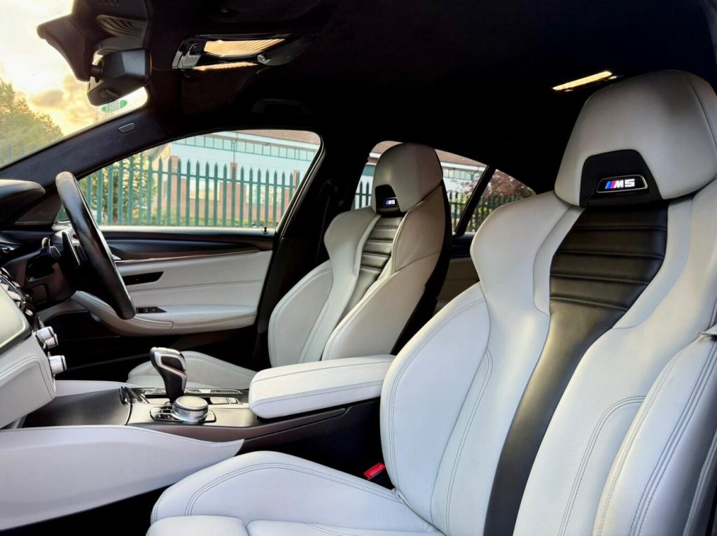 BMW M5 4.4i V8 Competition Steptronic xDrive Euro 6 (s/s) 4dr — photo 2 of 93