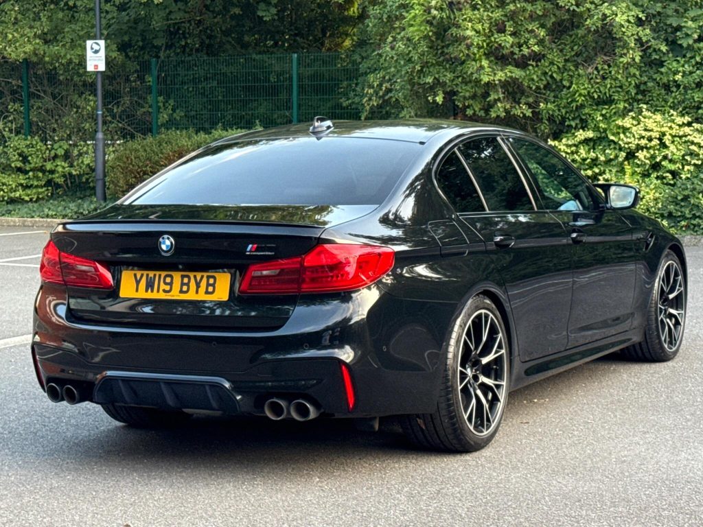 BMW M5 4.4i V8 Competition Steptronic xDrive Euro 6 (s/s) 4dr — photo 25 of 93