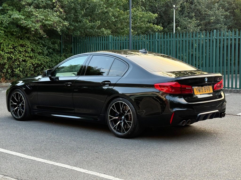 BMW M5 4.4i V8 Competition Steptronic xDrive Euro 6 (s/s) 4dr — photo 30 of 93