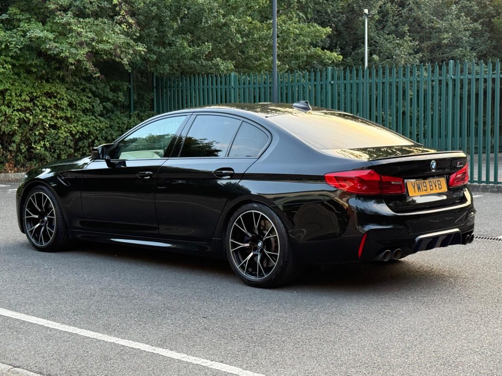 BMW M5 4.4i V8 Competition Steptronic xDrive Euro 6 (s/s) 4dr — photo 33 of 93
