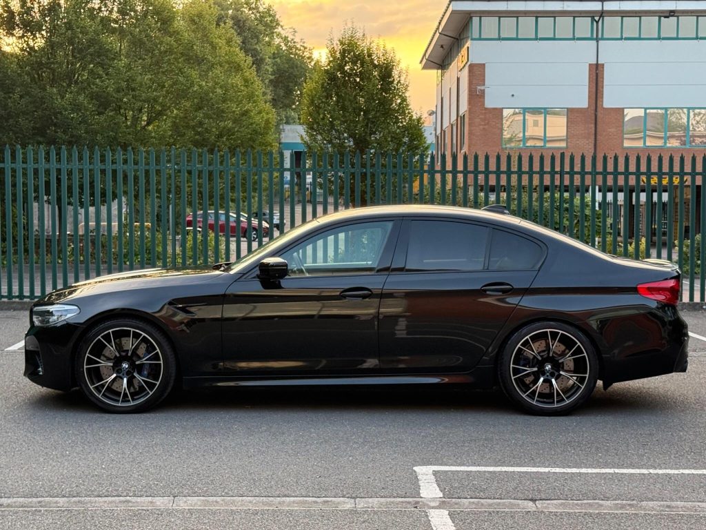 BMW M5 4.4i V8 Competition Steptronic xDrive Euro 6 (s/s) 4dr — photo 35 of 93