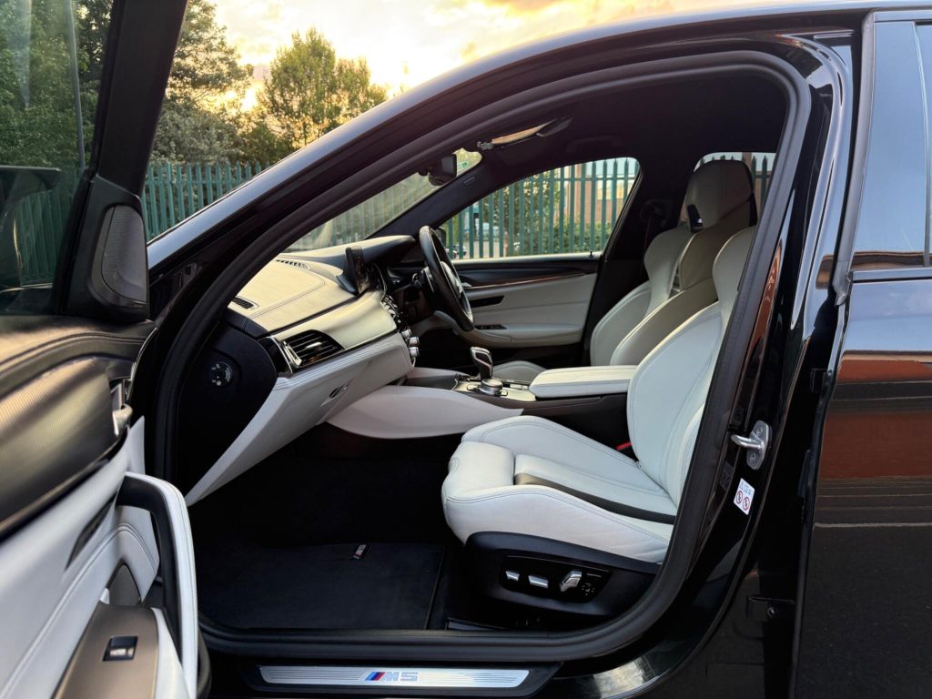 BMW M5 4.4i V8 Competition Steptronic xDrive Euro 6 (s/s) 4dr — photo 58 of 93