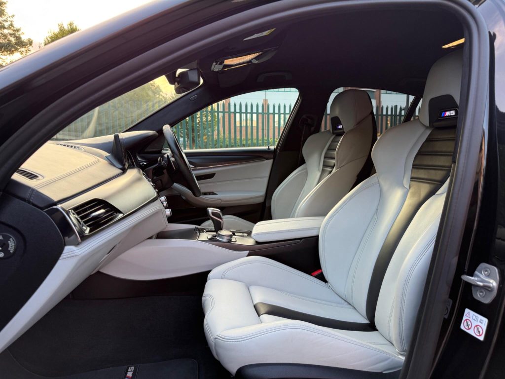 BMW M5 4.4i V8 Competition Steptronic xDrive Euro 6 (s/s) 4dr — photo 59 of 93