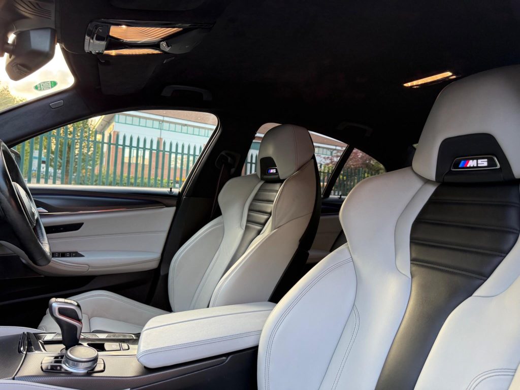 BMW M5 4.4i V8 Competition Steptronic xDrive Euro 6 (s/s) 4dr — photo 60 of 93