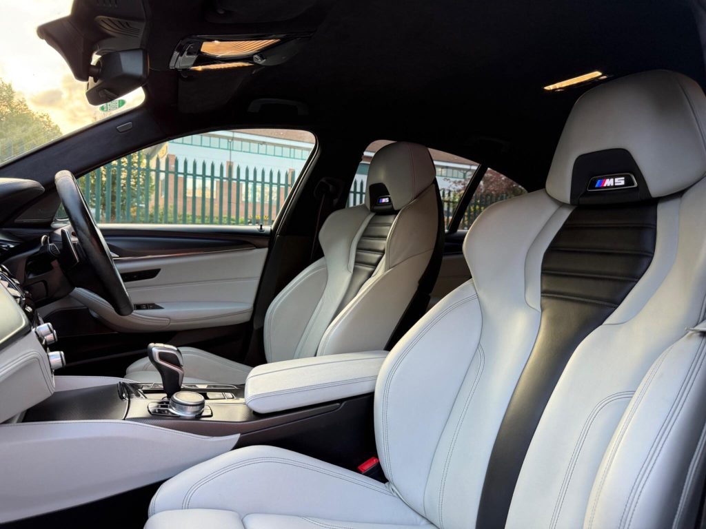 BMW M5 4.4i V8 Competition Steptronic xDrive Euro 6 (s/s) 4dr — photo 61 of 93