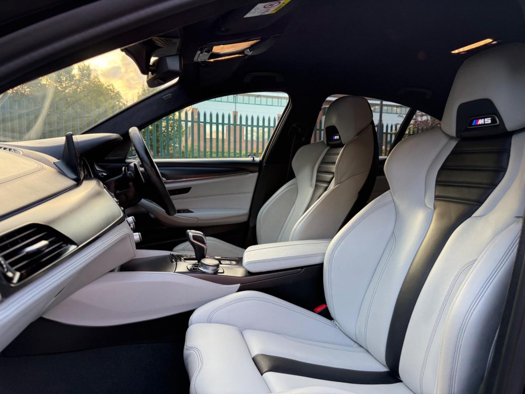 BMW M5 4.4i V8 Competition Steptronic xDrive Euro 6 (s/s) 4dr — photo 62 of 93