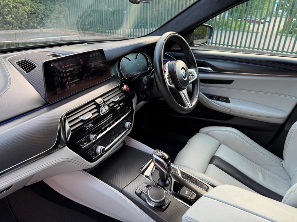 BMW M5 4.4i V8 Competition Steptronic xDrive Euro 6 (s/s) 4dr — photo 65 of 93