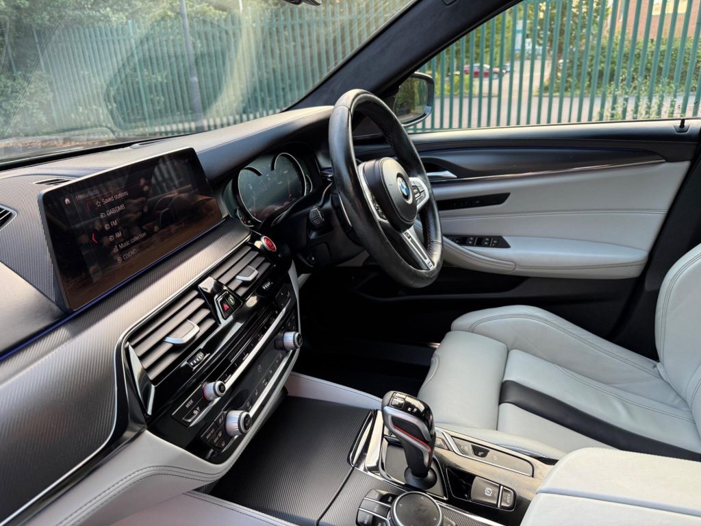 BMW M5 4.4i V8 Competition Steptronic xDrive Euro 6 (s/s) 4dr — photo 68 of 93