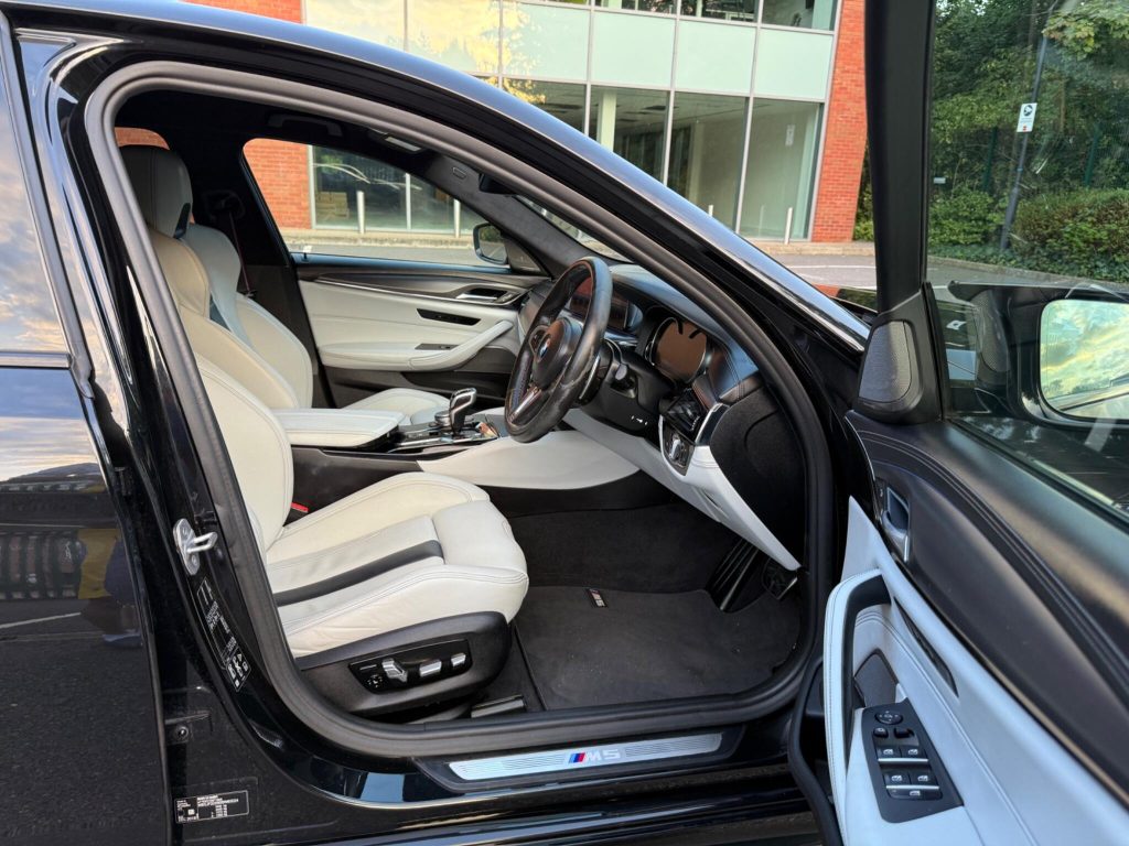 BMW M5 4.4i V8 Competition Steptronic xDrive Euro 6 (s/s) 4dr — photo 70 of 93