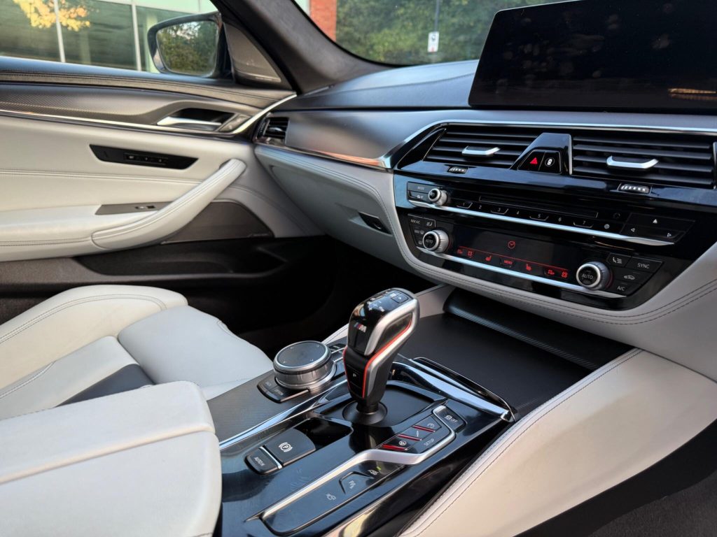 BMW M5 4.4i V8 Competition Steptronic xDrive Euro 6 (s/s) 4dr — photo 72 of 93