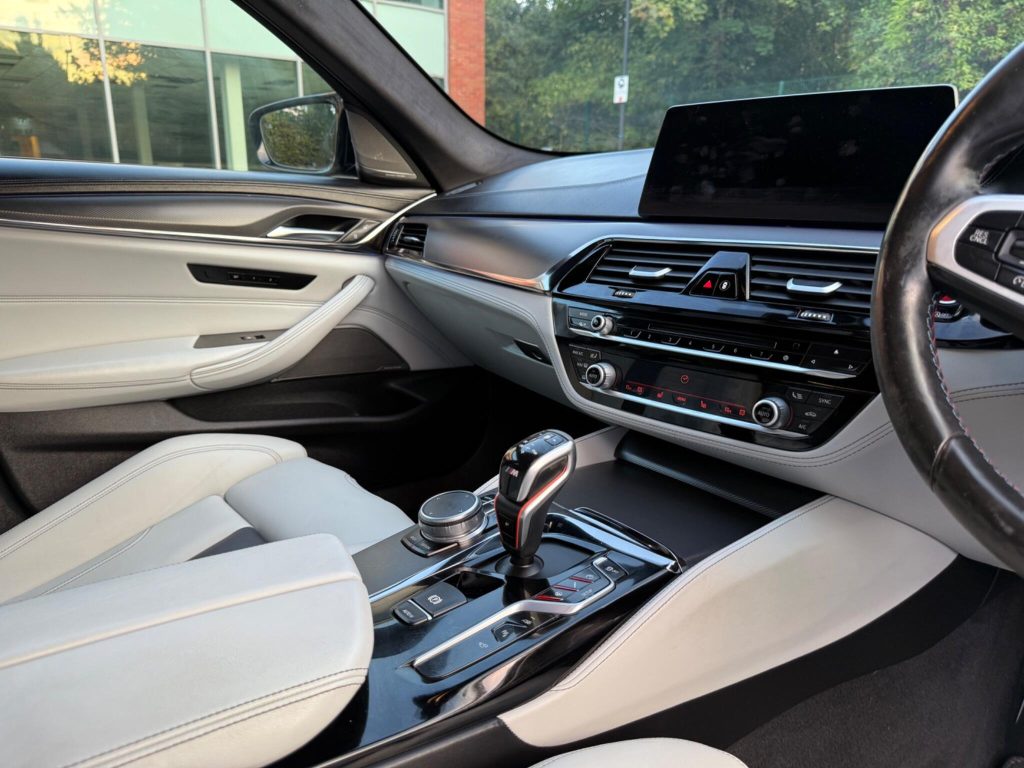 BMW M5 4.4i V8 Competition Steptronic xDrive Euro 6 (s/s) 4dr — photo 73 of 93