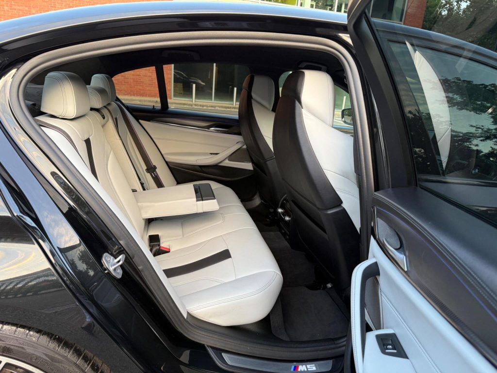 BMW M5 4.4i V8 Competition Steptronic xDrive Euro 6 (s/s) 4dr — photo 78 of 93