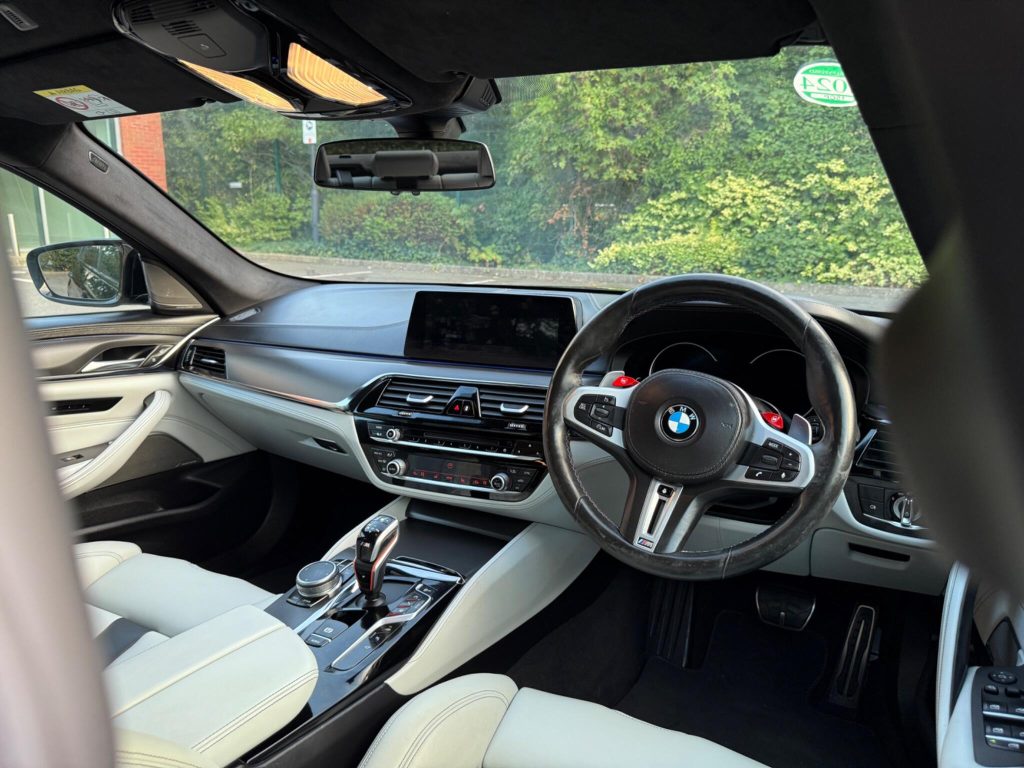 BMW M5 4.4i V8 Competition Steptronic xDrive Euro 6 (s/s) 4dr — photo 82 of 93