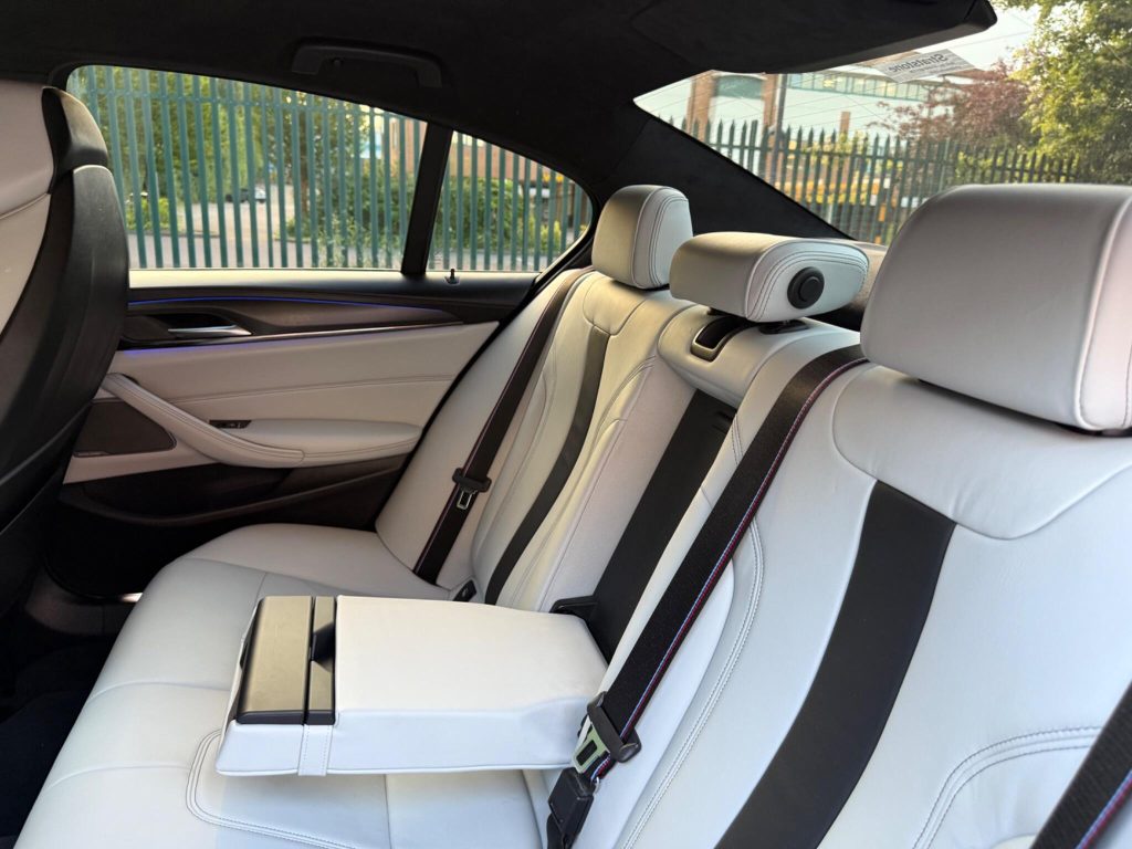 BMW M5 4.4i V8 Competition Steptronic xDrive Euro 6 (s/s) 4dr — photo 84 of 93