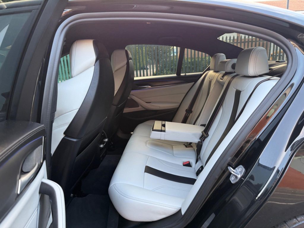 BMW M5 4.4i V8 Competition Steptronic xDrive Euro 6 (s/s) 4dr — photo 86 of 93