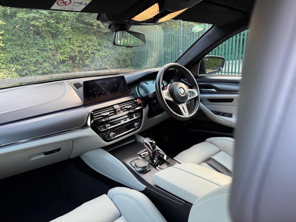 BMW M5 4.4i V8 Competition Steptronic xDrive Euro 6 (s/s) 4dr — photo 88 of 93