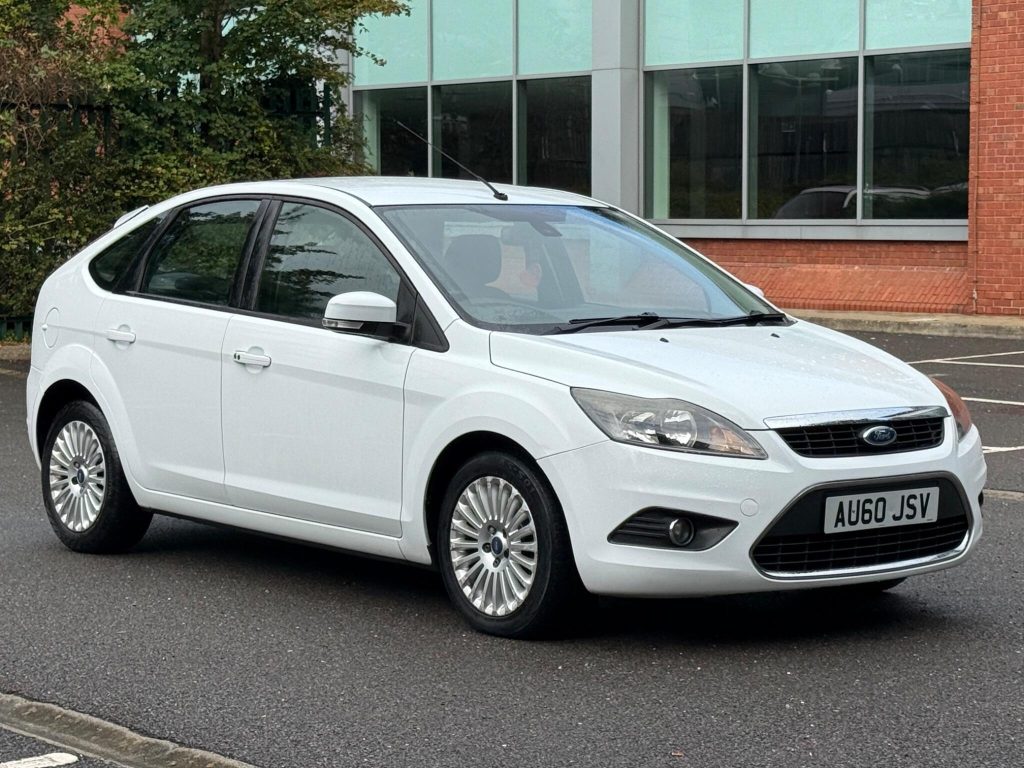 Ford Focus 2.0 Titanium 5dr — photo 2 of 55
