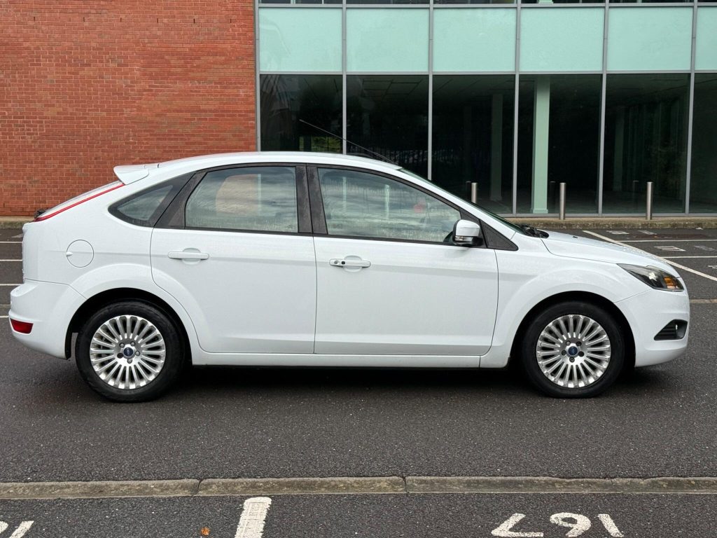Ford Focus 2.0 Titanium 5dr — photo 6 of 55