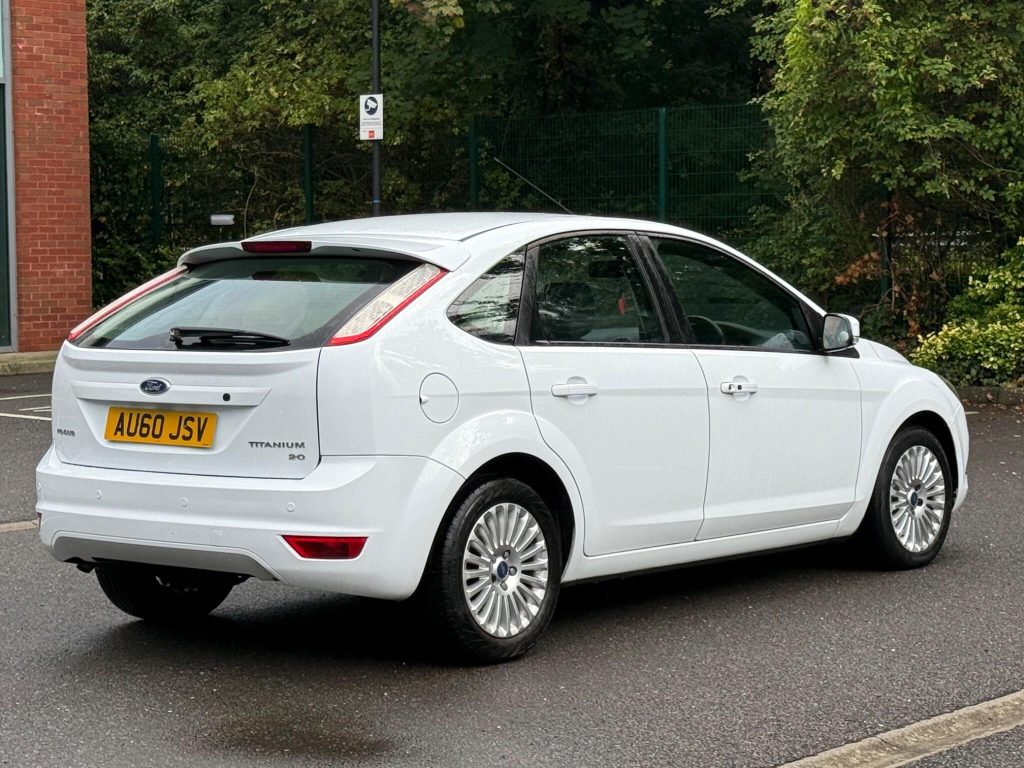 Ford Focus 2.0 Titanium 5dr — photo 8 of 55