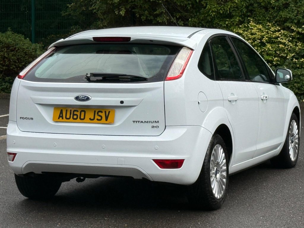 Ford Focus 2.0 Titanium 5dr — photo 10 of 55
