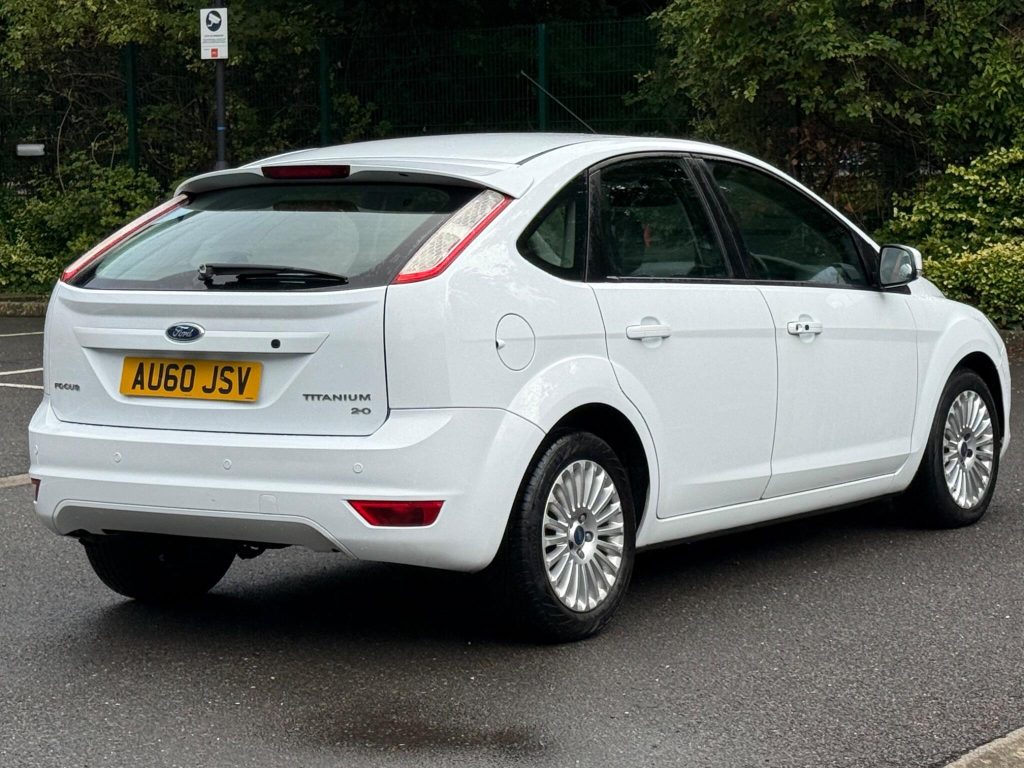 Ford Focus 2.0 Titanium 5dr — photo 11 of 55