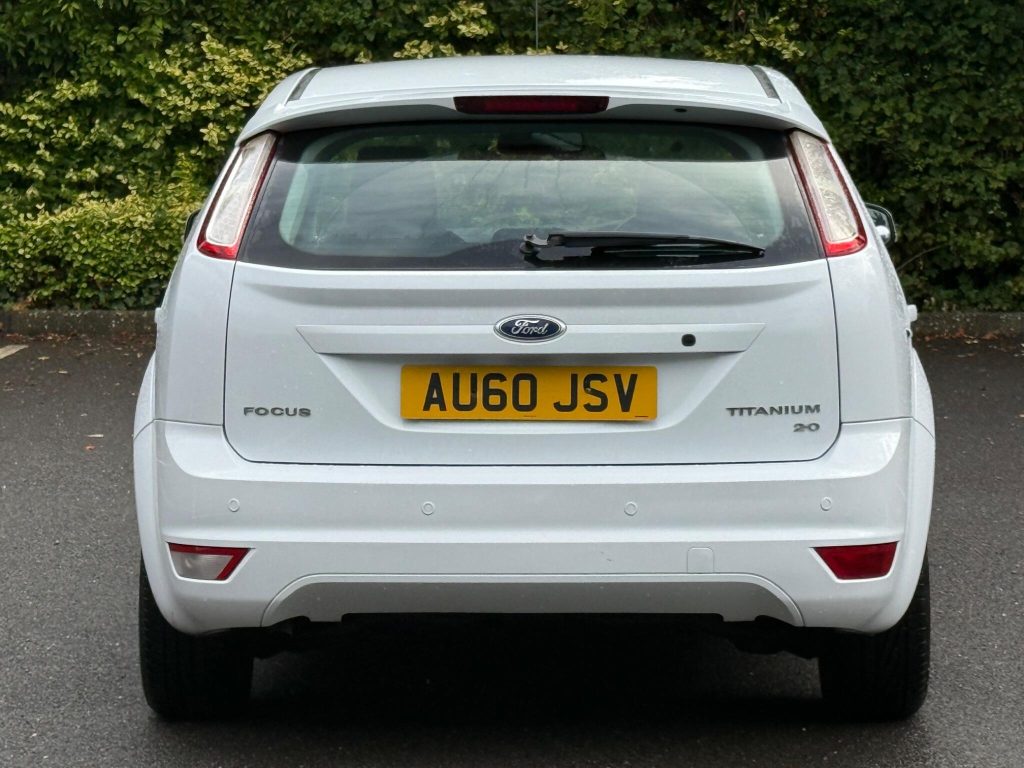 Ford Focus 2.0 Titanium 5dr — photo 13 of 55