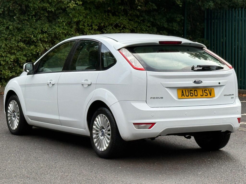 Ford Focus 2.0 Titanium 5dr — photo 14 of 55