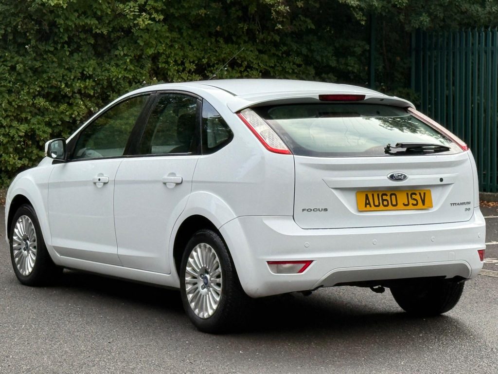 Ford Focus 2.0 Titanium 5dr — photo 15 of 55