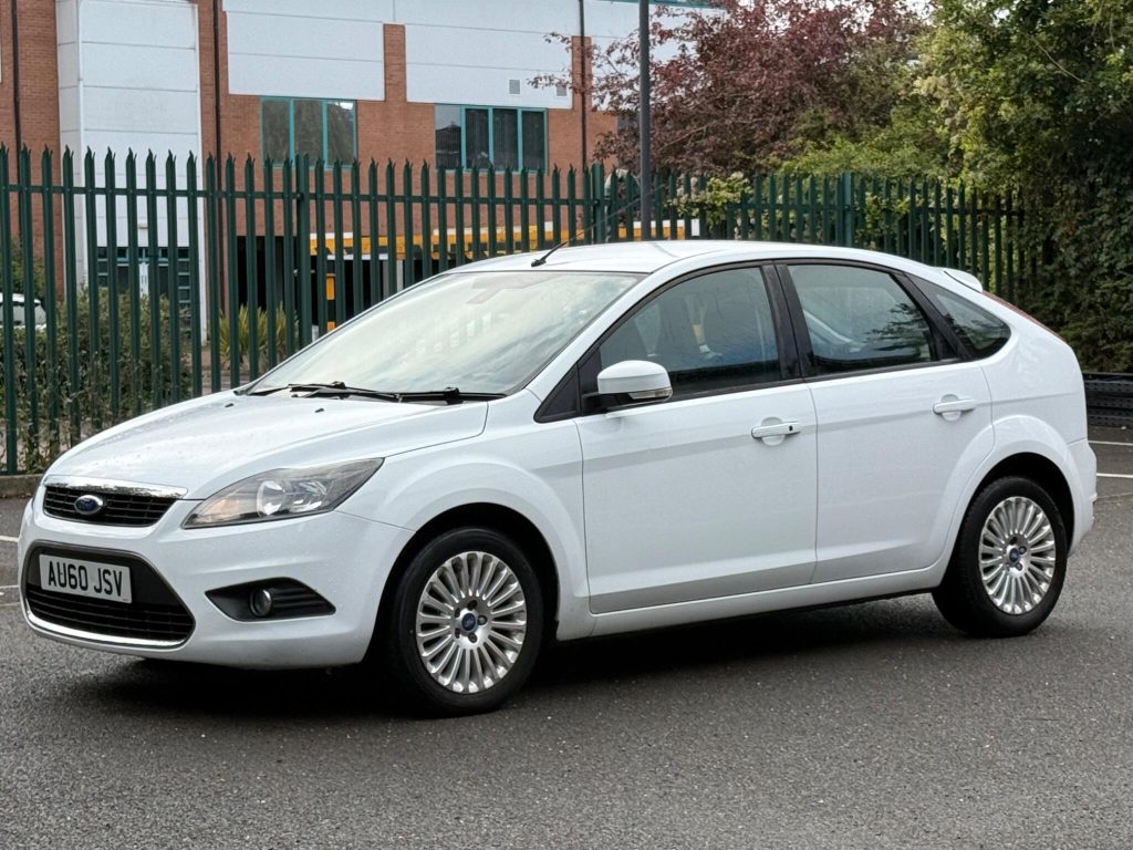 Ford Focus 2.0 Titanium 5dr — photo 19 of 55