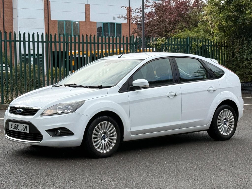 Ford Focus 2.0 Titanium 5dr — photo 20 of 55