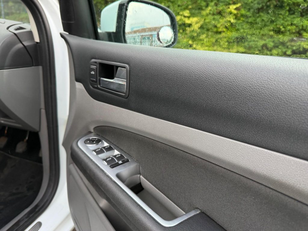 Ford Focus 2.0 Titanium 5dr — photo 46 of 55