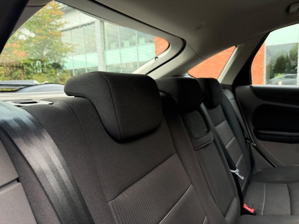 Ford Focus 2.0 Titanium 5dr — photo 51 of 55