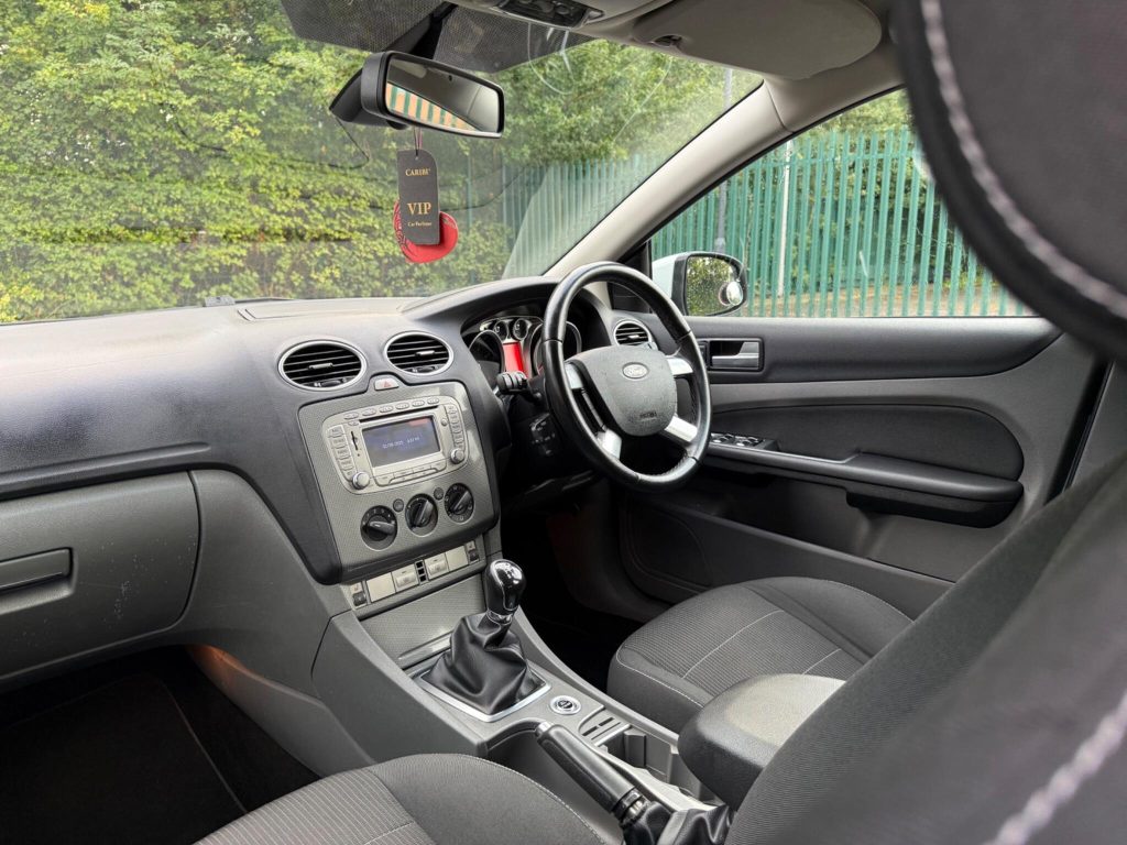 Ford Focus 2.0 Titanium 5dr — photo 54 of 55