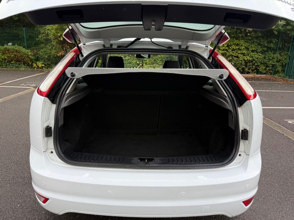 Ford Focus 2.0 Titanium 5dr — photo 55 of 55