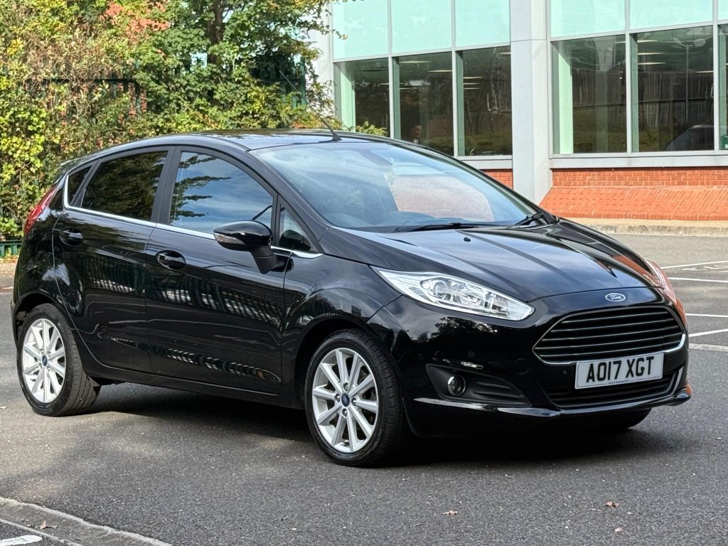 Ford Fiesta 1.0T EcoBoost Titanium Euro 6 (s/s) 5dr — photo 2 of 49